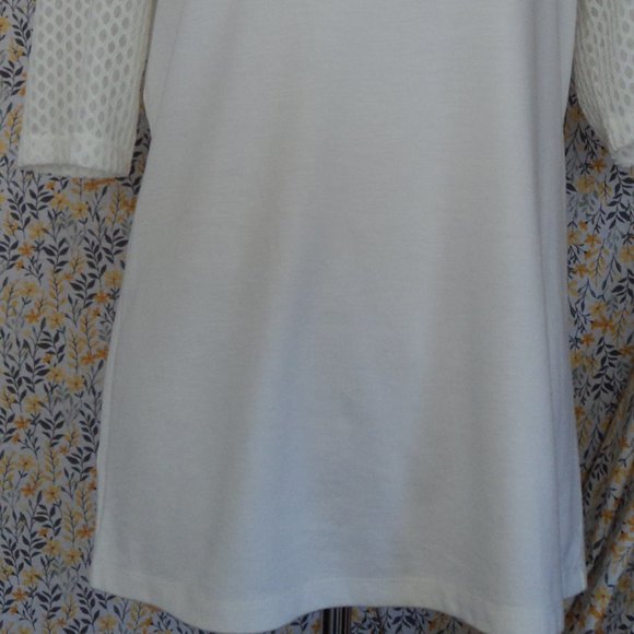 Elegant T-Shirt Style Top - Picture 3 of 7